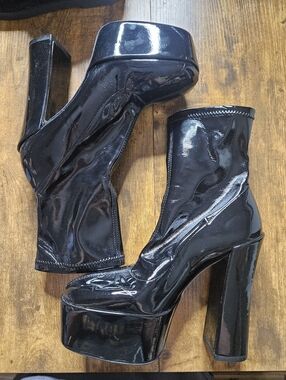 Stuart Weitzman Skyhigh 145 Sz 8B Platform Boot Black High Shine Patent Leather